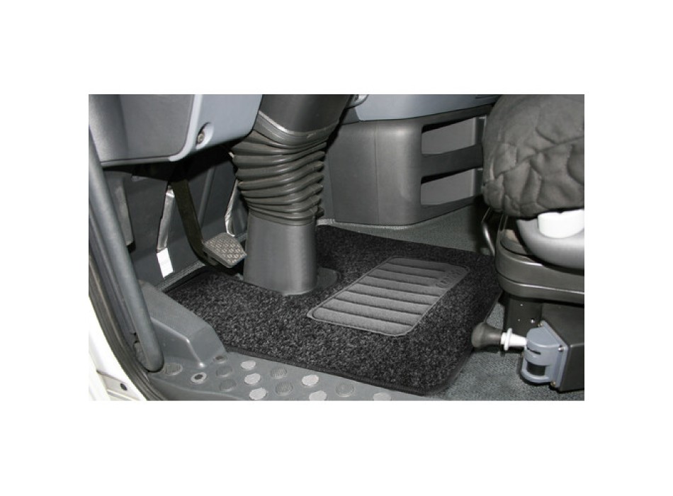 Set tappeti su misura in moquette - compatibile per  Iveco Stralis (08/02>12/12) cab. larga/large -  Iveco Stralis (07/12>12/19) cab. larga/large -  Iveco Stralis Hi-Way (07/12>08/16) cab. larga/large -  Iveco Stralis XP (09/16>12/19) cab. larga/large -  